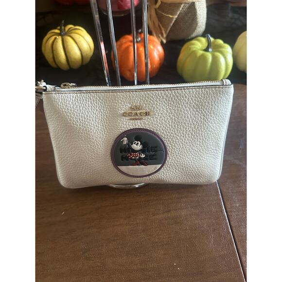 Coach X Disney Collaboration Minnie Mouse Wristlet Women’s EUC - Picture 1 of 9